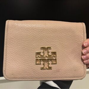 Light pink Tory Burch clutch